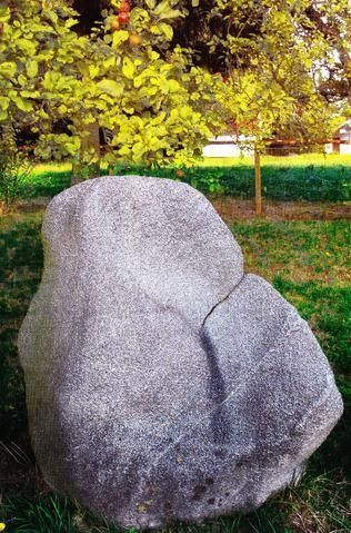 Bei uns erhalten Sie echte Odenwälder-Findlinge